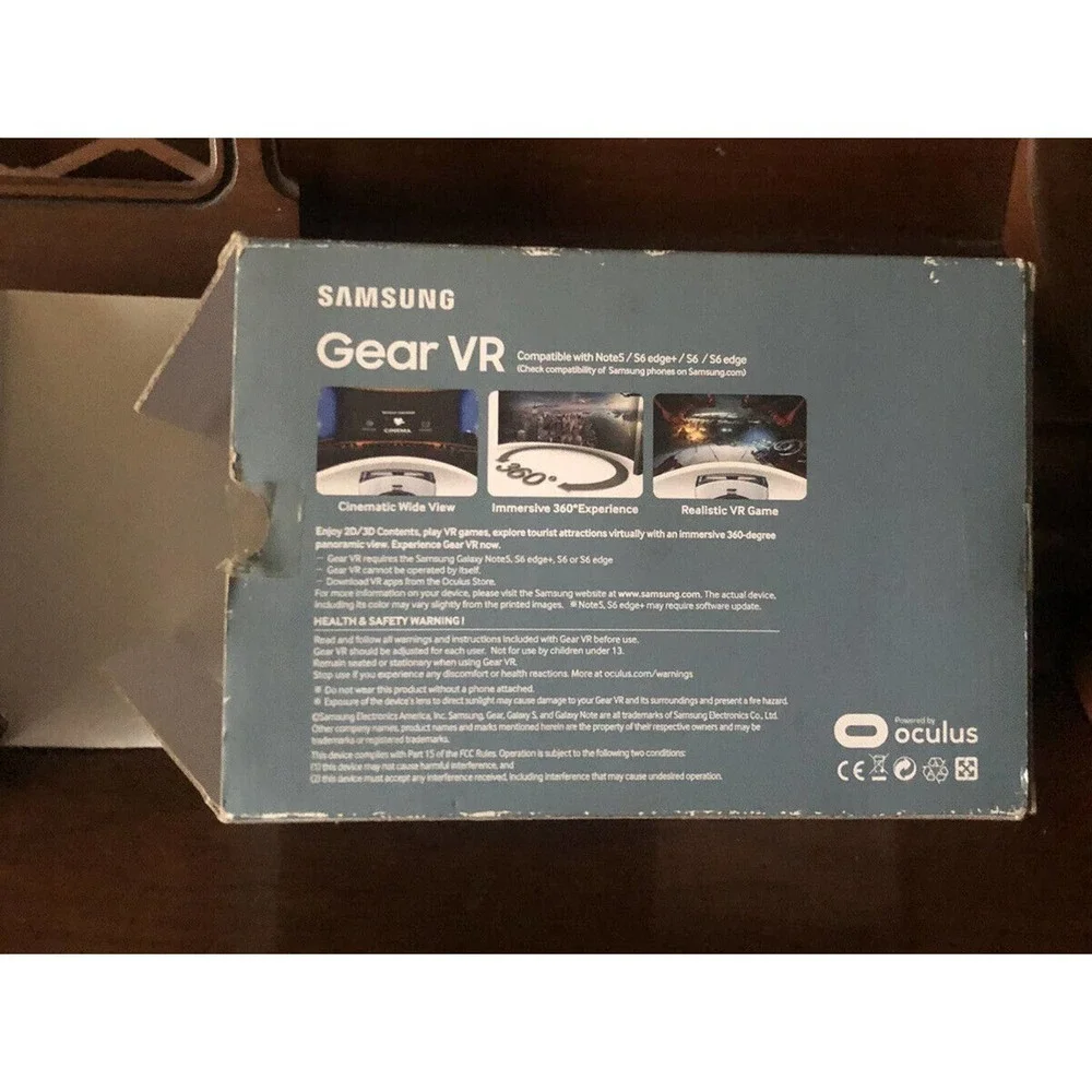 - Samsung SM-R322NZWAXAR Gear VR Headset - Frost White